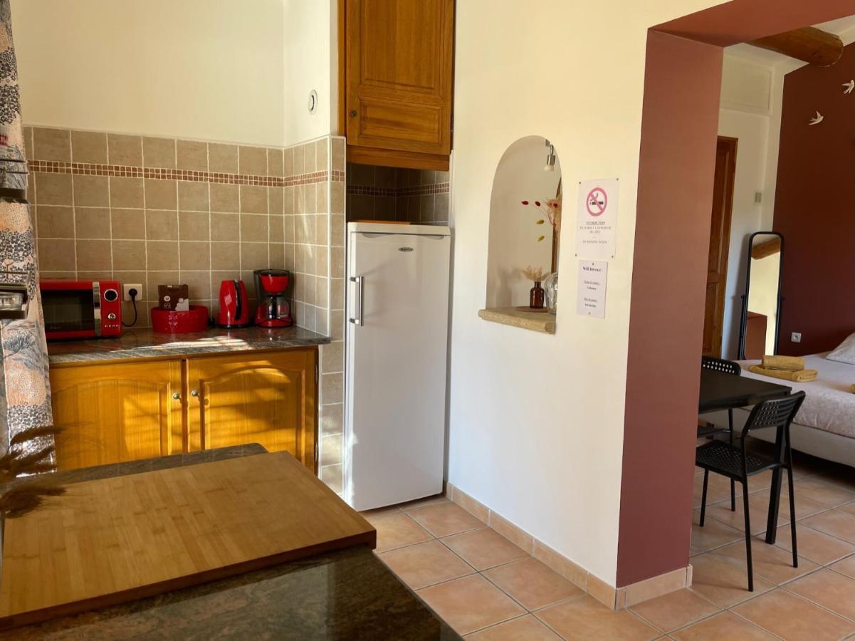 Les Célestins - Studios indépendants Carpentras Esterno foto